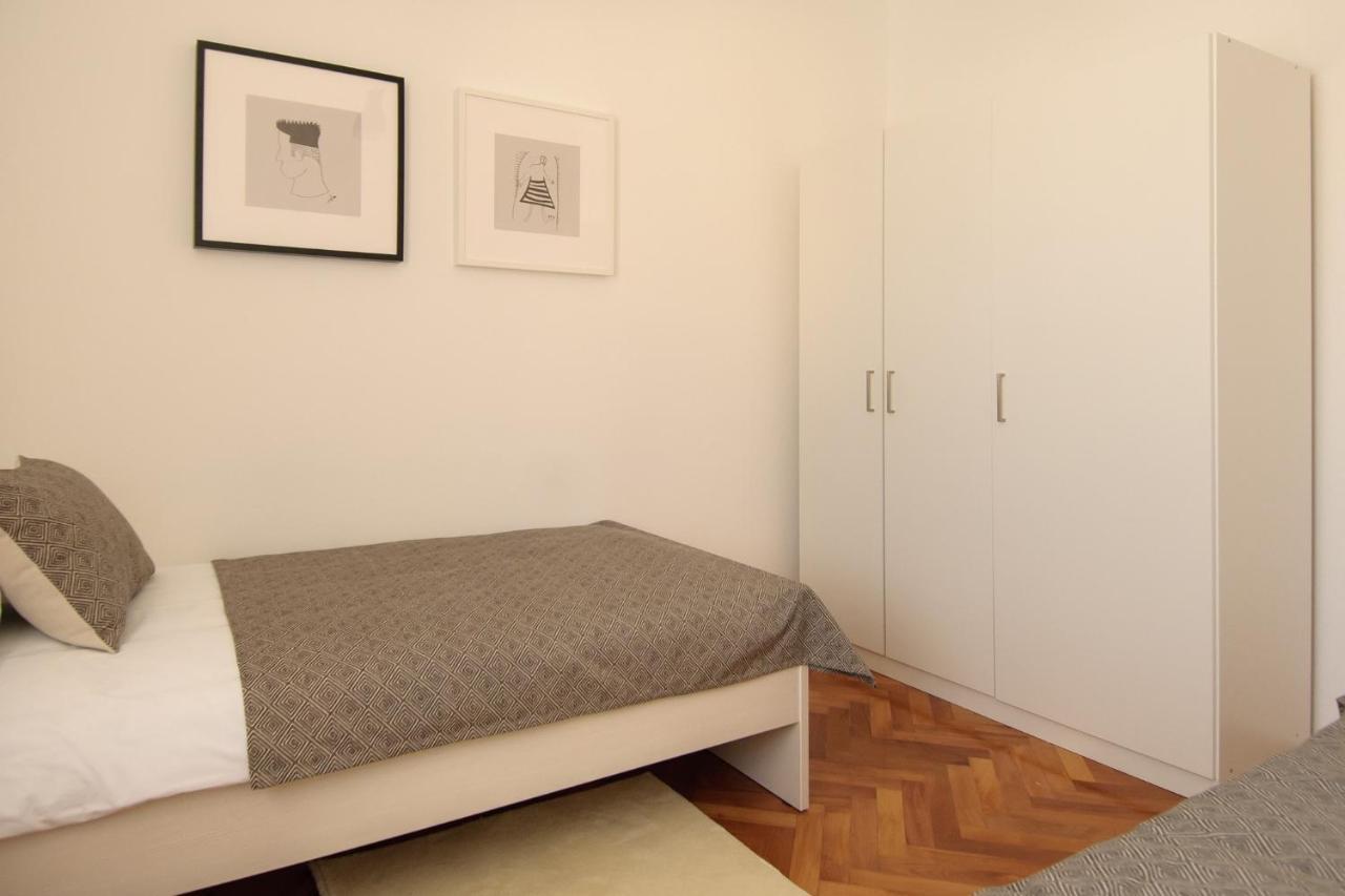 Julie City Centre Porec Apartment Екстер'єр фото