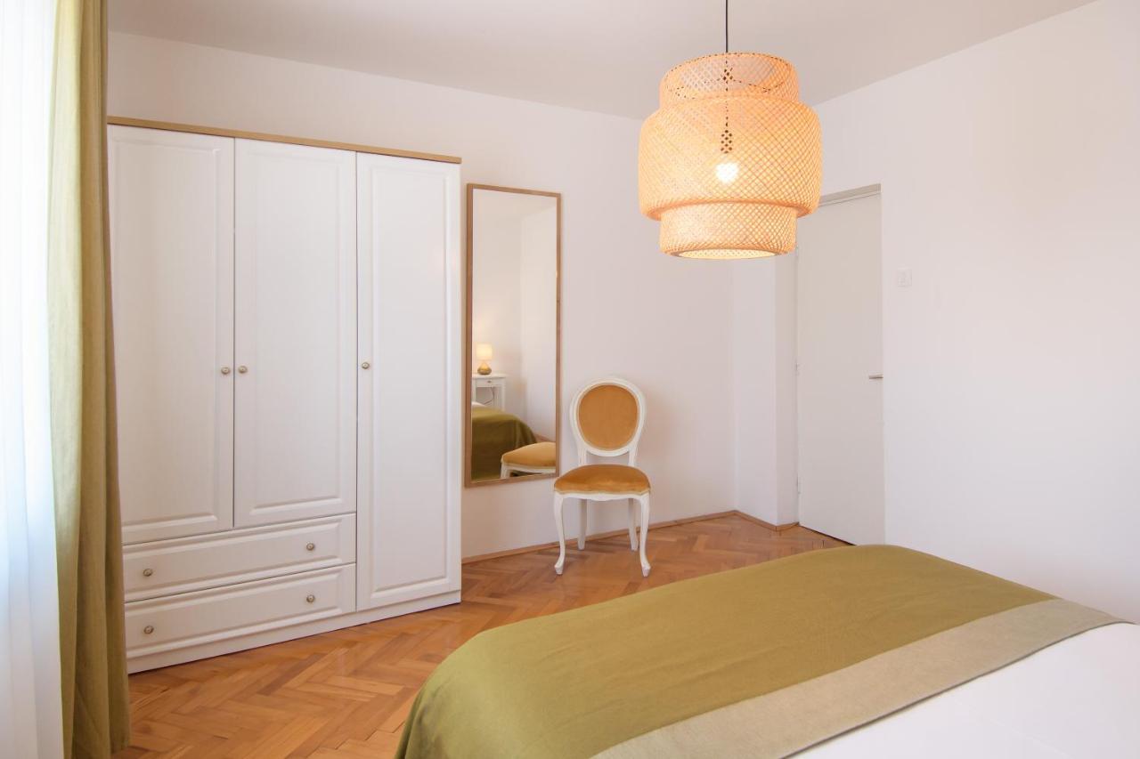 Julie City Centre Porec Apartment Екстер'єр фото