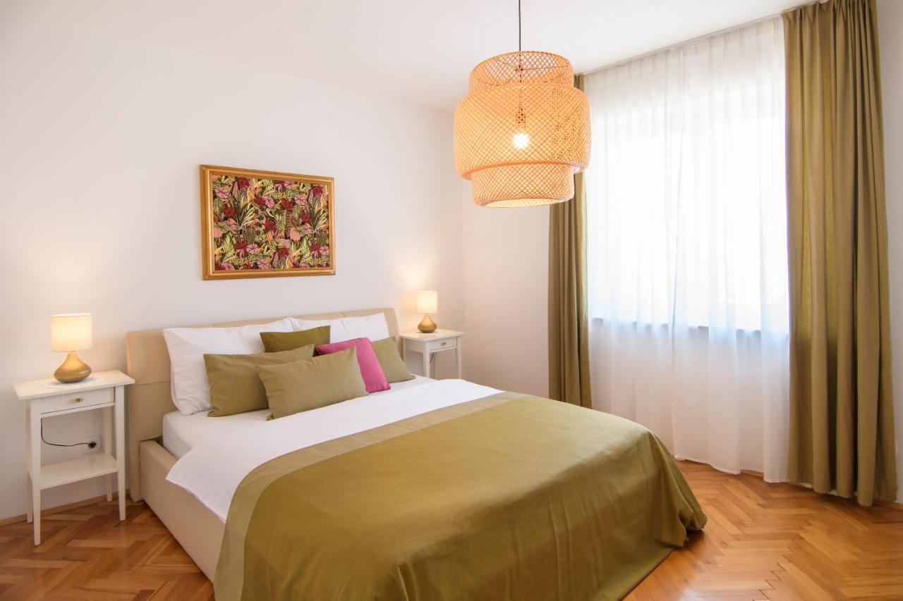 Julie City Centre Porec Apartment Екстер'єр фото